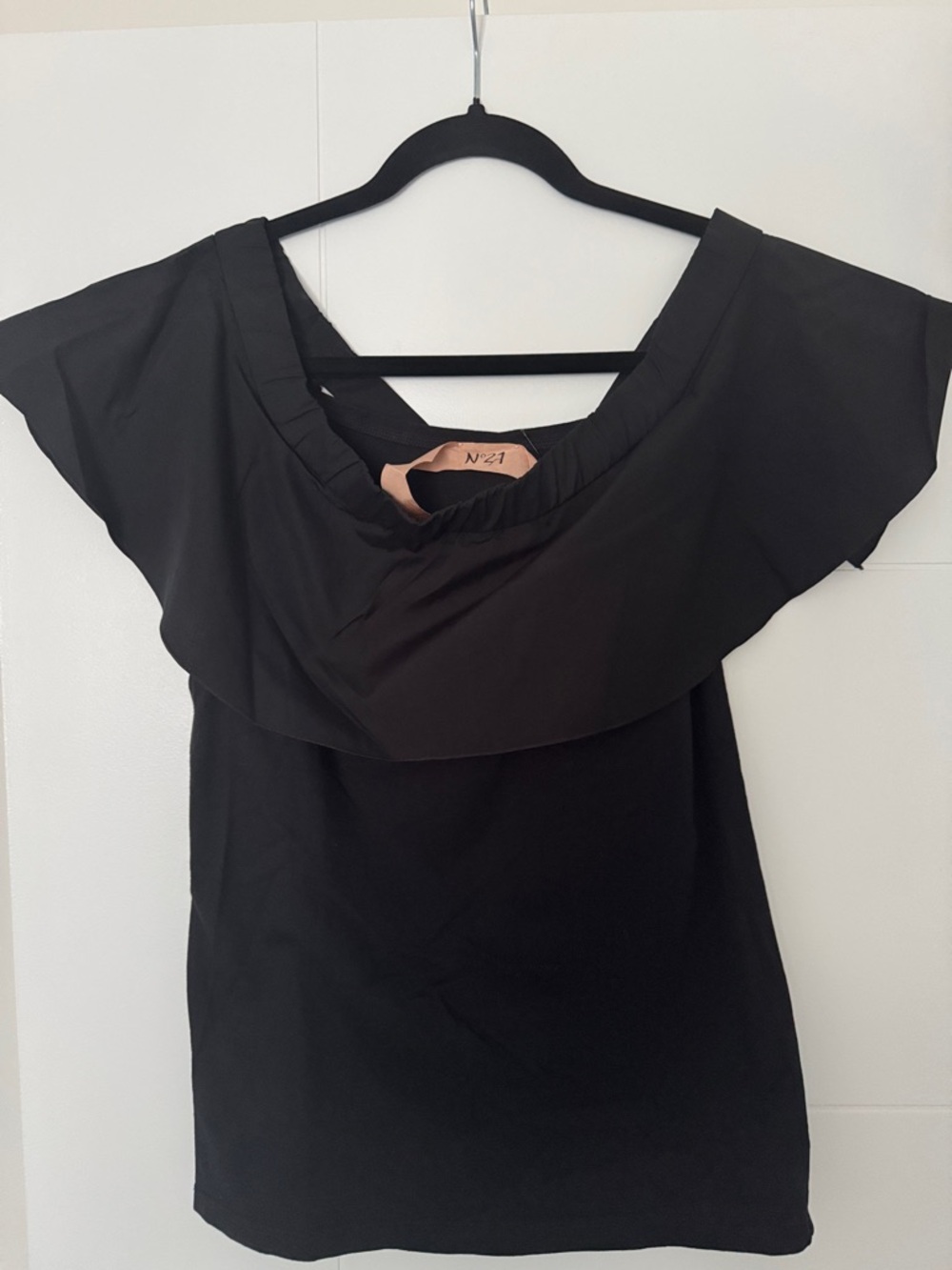 N°21 Black Off-Shoulder Ruffle Blouse